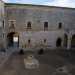 Una volta entrati nel Castello accediamo al cortile interno...